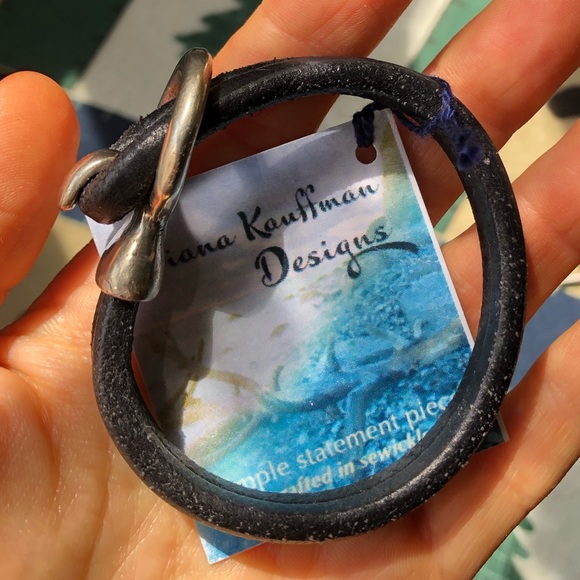 Black leather buckle bracelet NEW - Picture 4 of 8